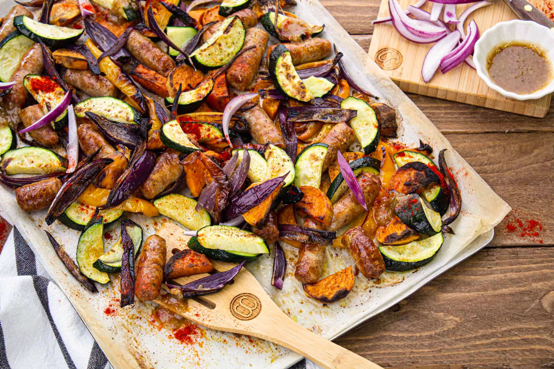 Grillade de Saucisses de Volaille & Légumes Rôtis