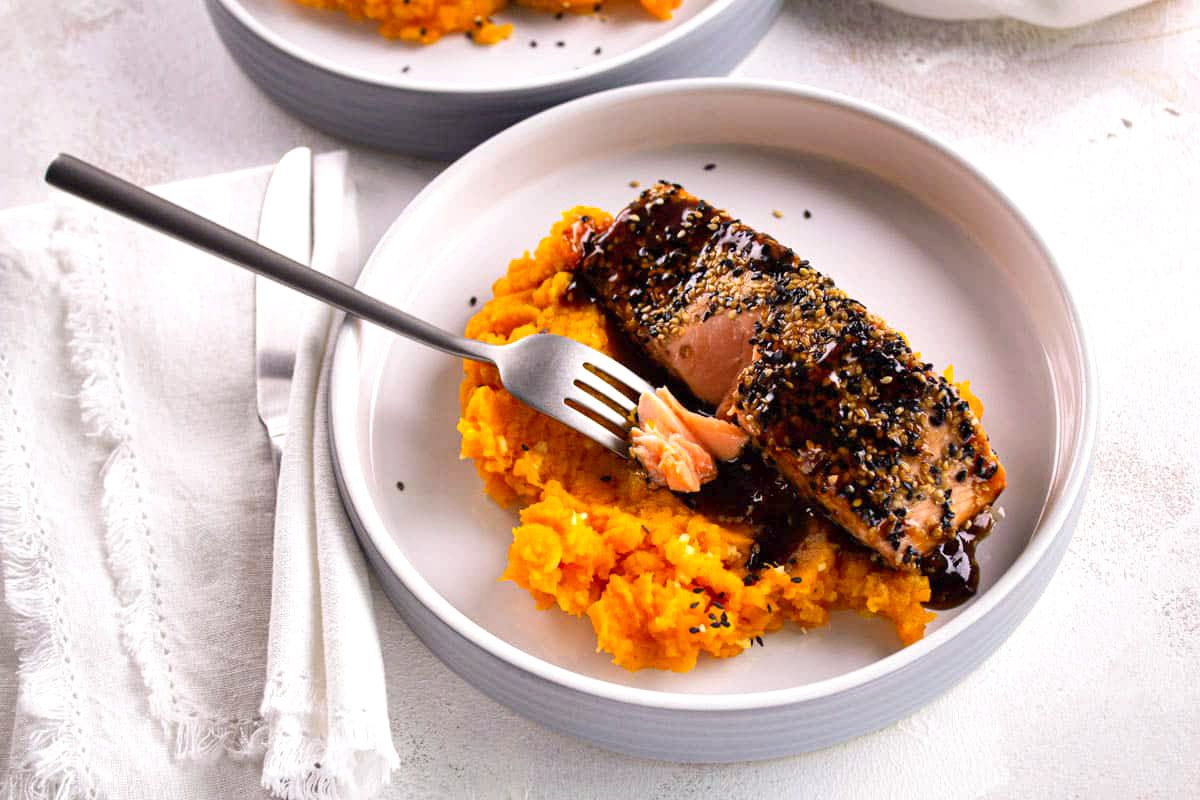 Saumon au Sésame & Purée de Carotte au Gingembre
