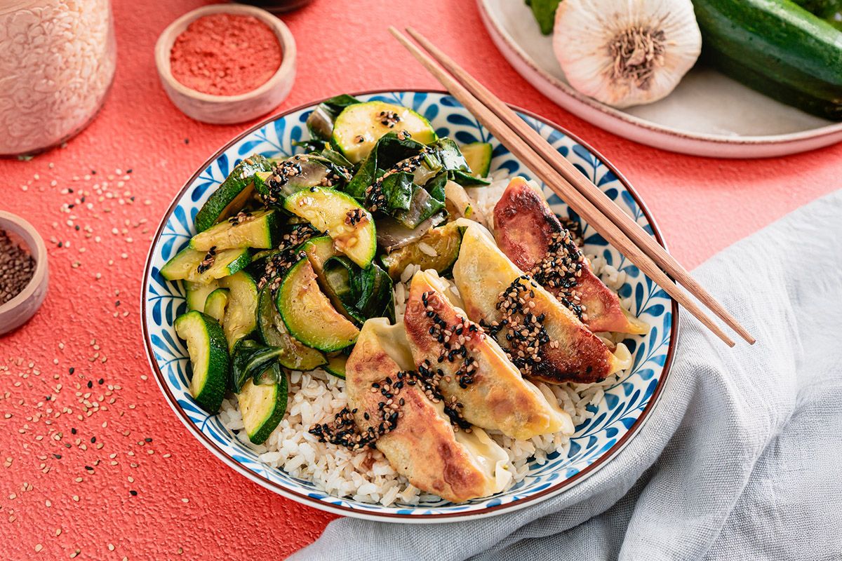 Gyozas & Légumes Sautés au Sésame
