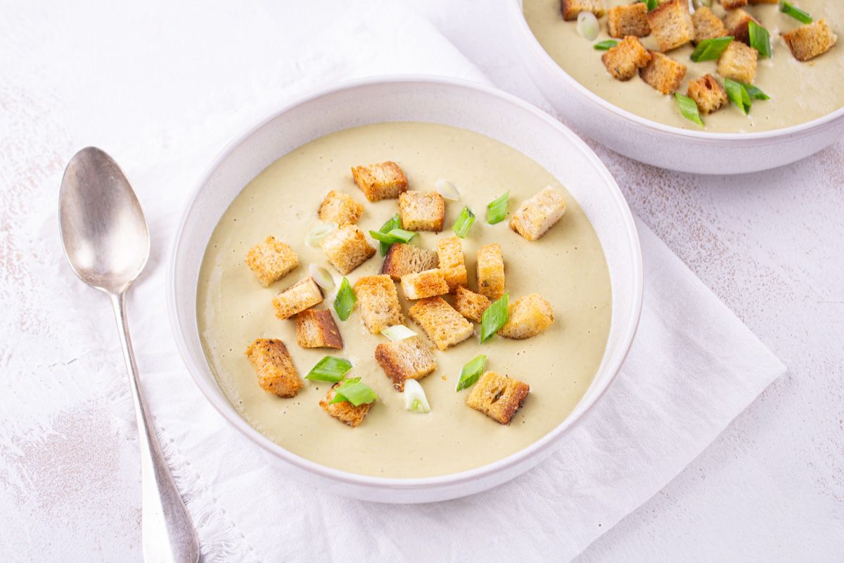 Crème de Petits Pois au Miso & Croûtons Maison