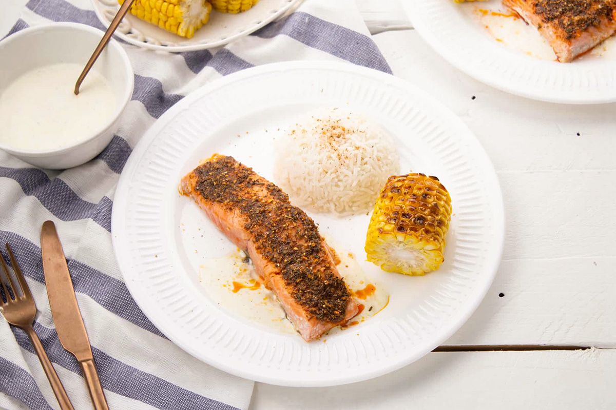 Pavé de Saumon aux Épices Cajun & Épi de Maïs