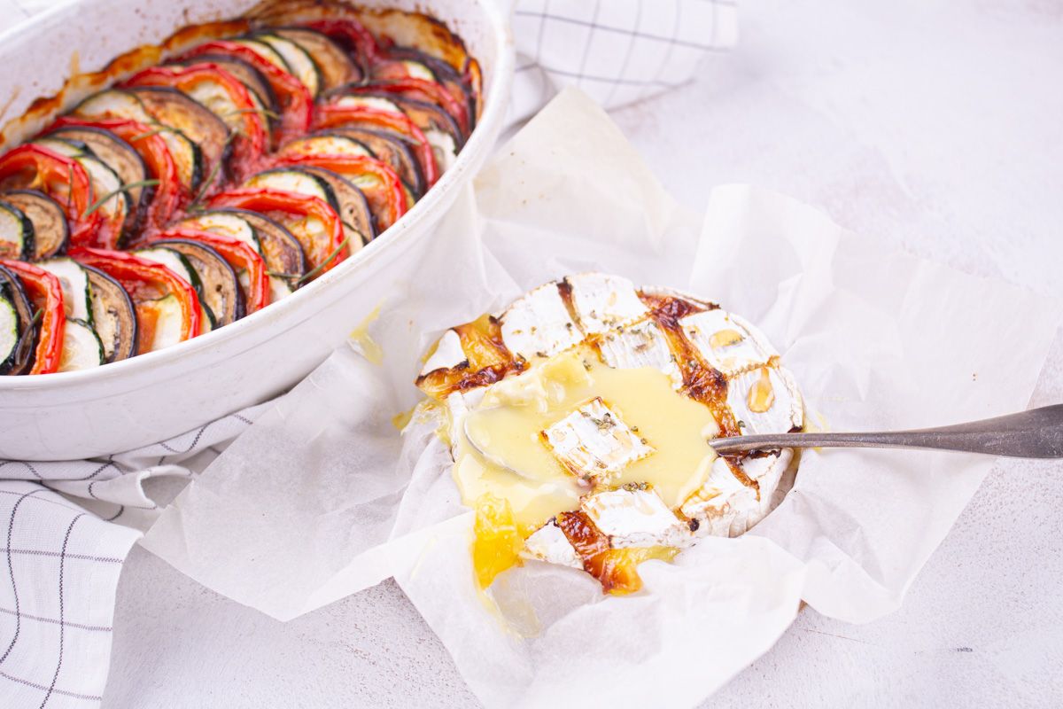 Camembert Rôti et Légumes d'Été