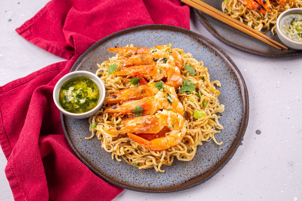 Crevettes au Beurre à la Citronnelle & Nouilles Sautées