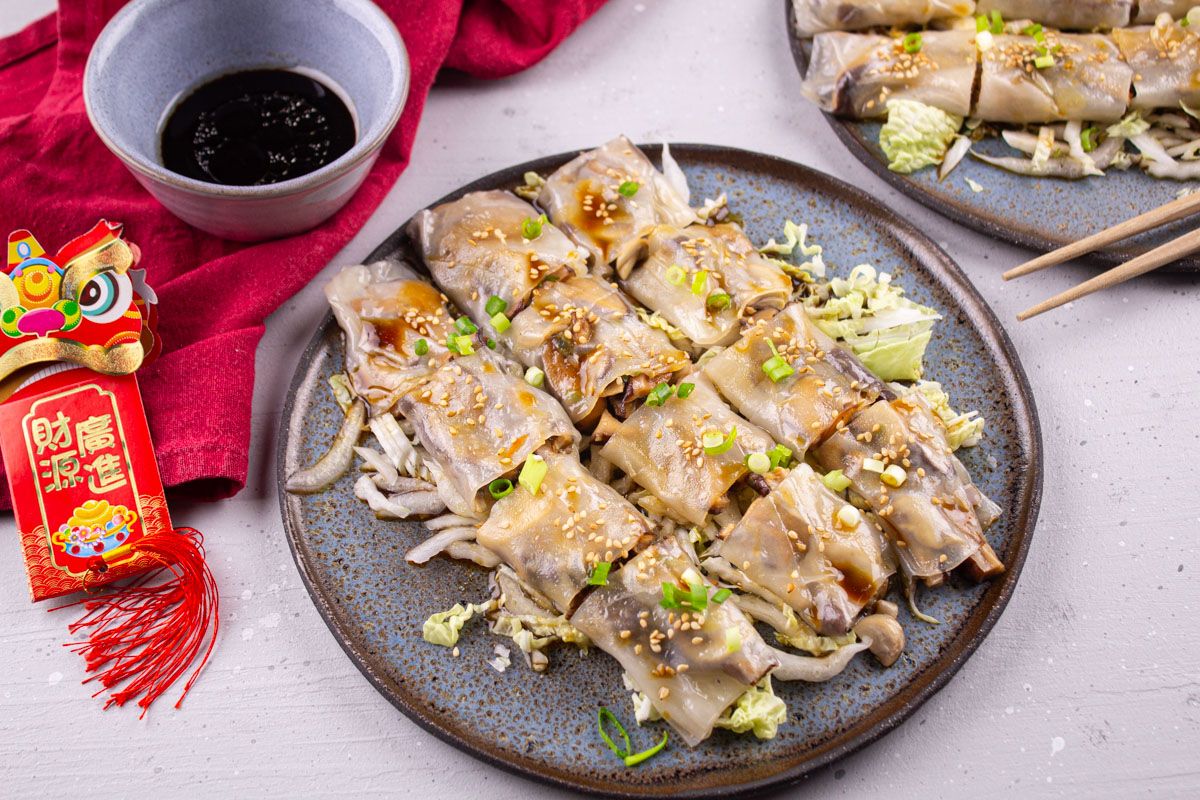 Crêpes de Riz Vapeur Champignons & Salade Croquante