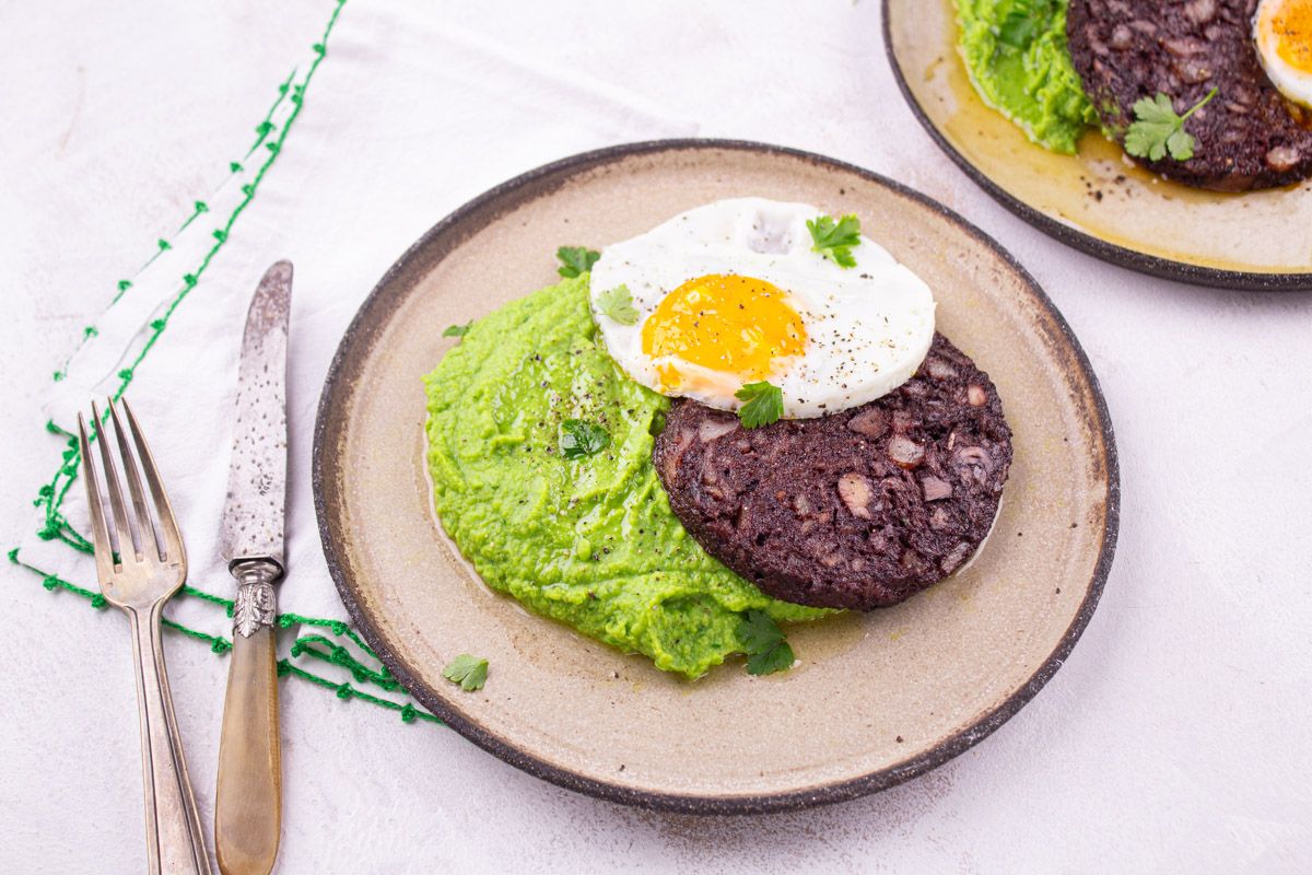 Boudin Noir Basque à « Cheval » & Purée de Petits Pois Persillée ...