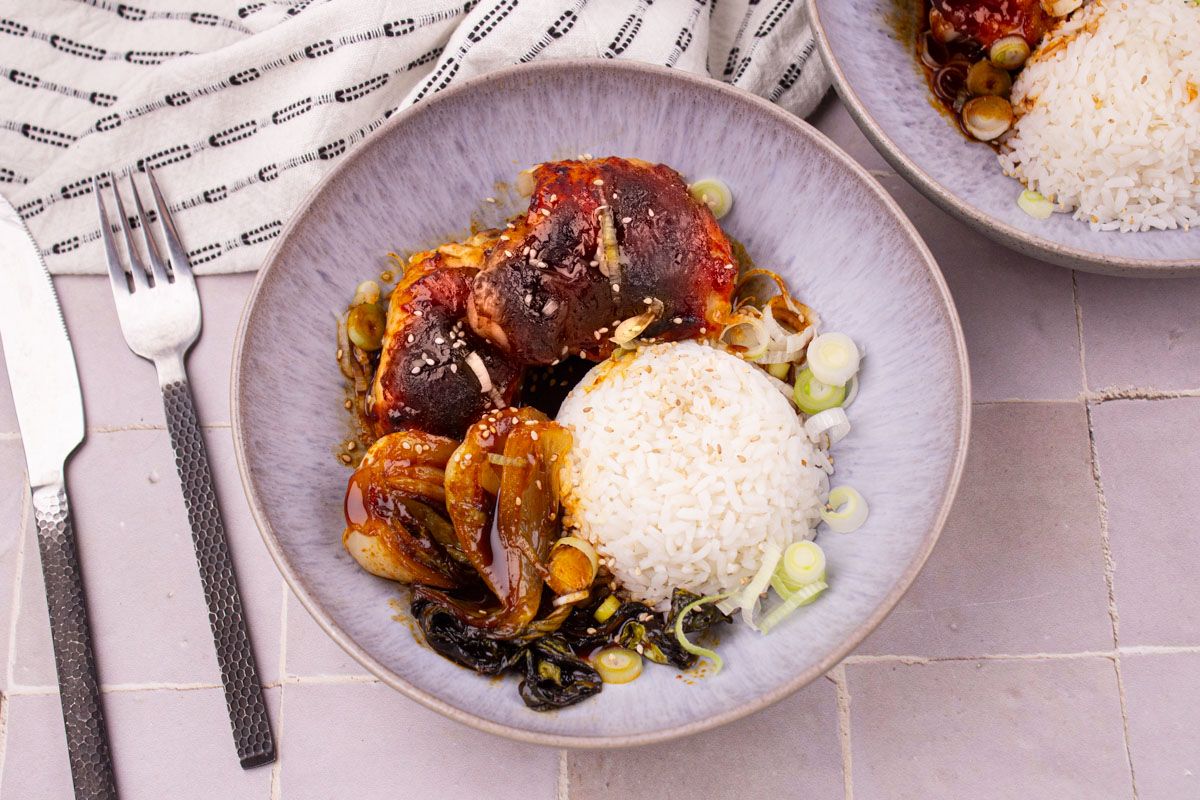 Hauts de Cuisse de Poulet au Gochujang, Riz & Pak Choï