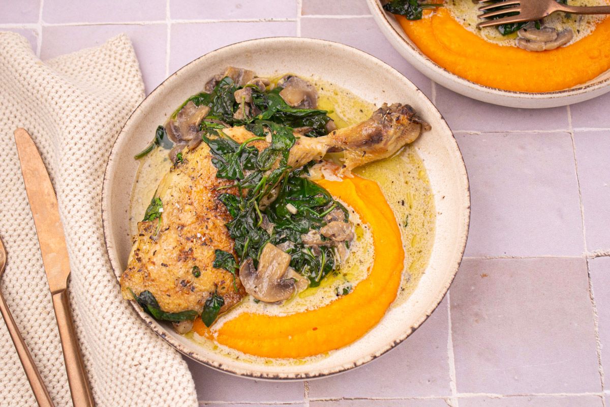 Cuisse de Poulet Rôti à la Crème, Champignons et Épinards