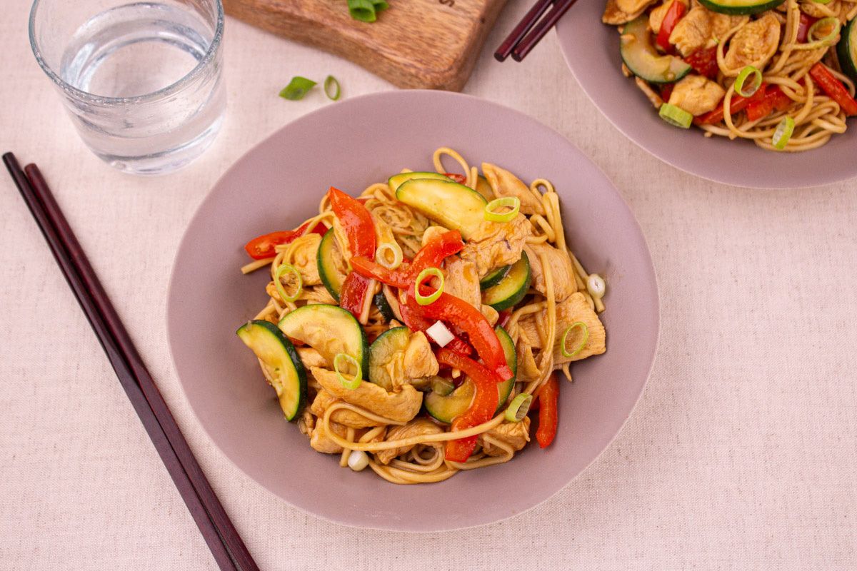 Yaki Soba au Poulet et Légumes Sautés
