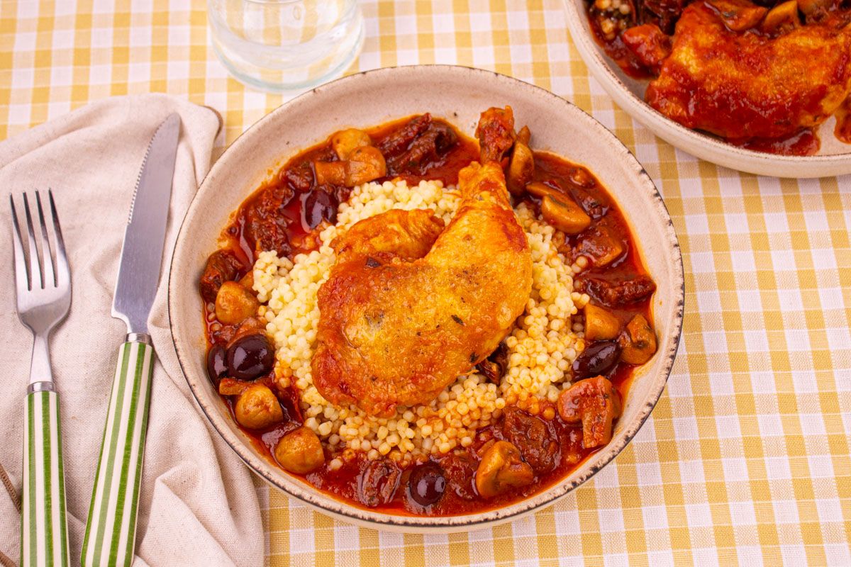 Cuisse de Poulet aux Tomates Confites et Olives Kalamata