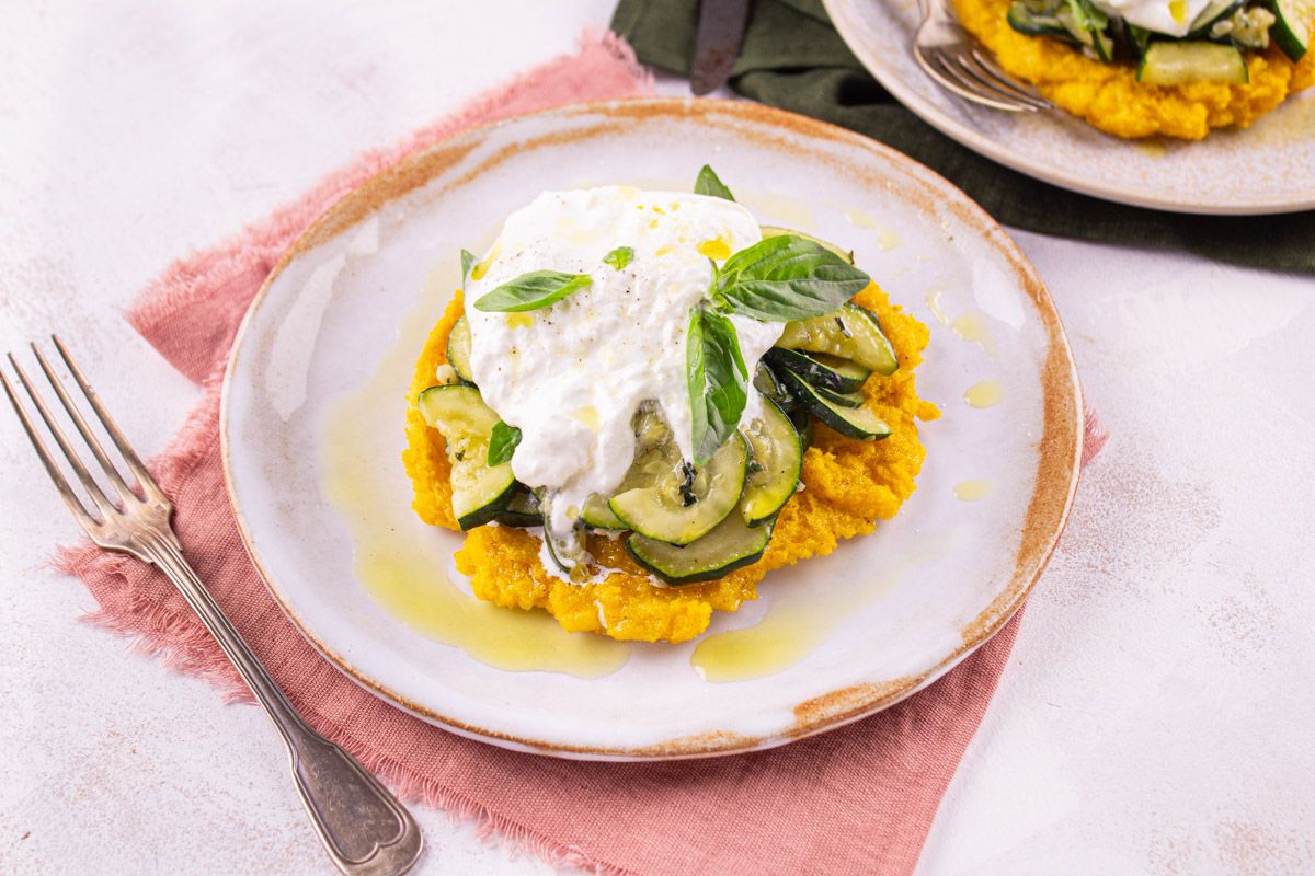 Galette de Polenta, Courgettes Grillées & Burrata