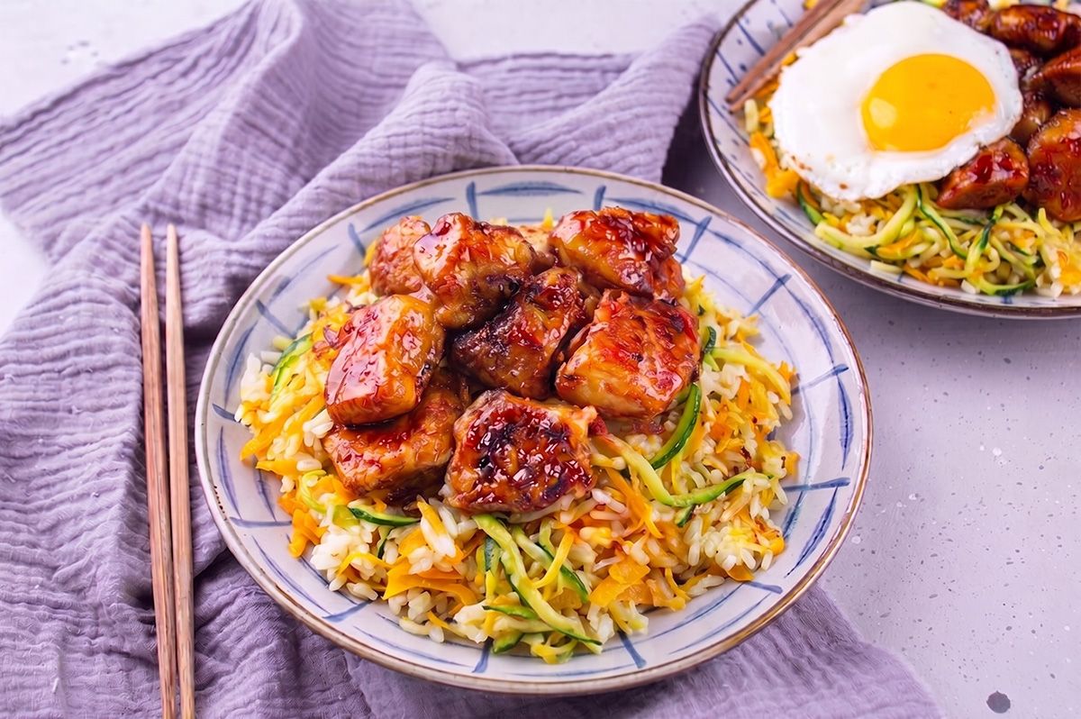 Karaage de Poulet Courgettes Carottes et Riz Frits